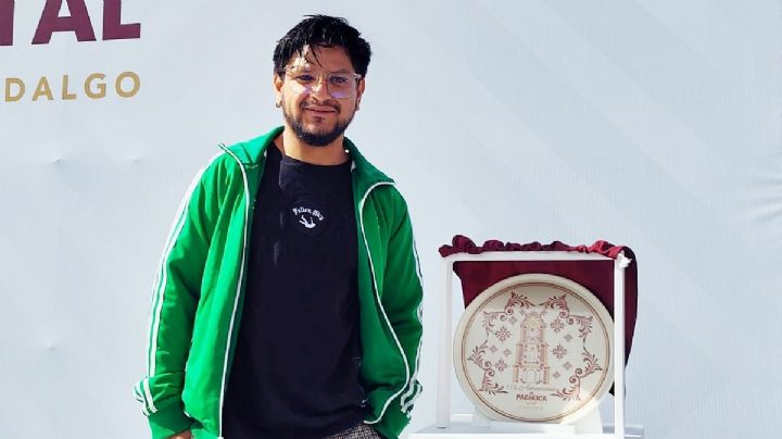 Giovanni Martínez, el joven artista detrás del plato conmemorativo por los 115 años del Reloj Monumental