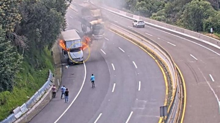 Cierre de circulación en la México-Cuernavaca por incendio de camión de carga