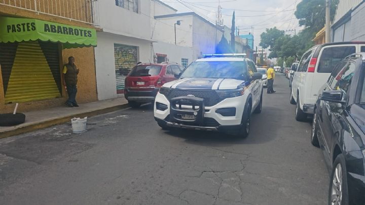 Balacera en Iztapalapa deja un policía y un civil heridos