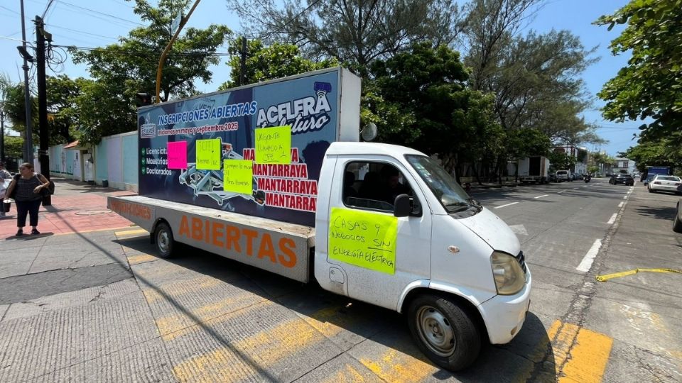 Estudiantes del CEULVER que llevarán dron a la NASA protestan por falta de luz en Veracruz