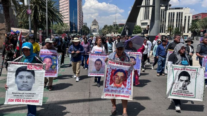 Los padres de los 43, molestos porque no hay avances: abogado