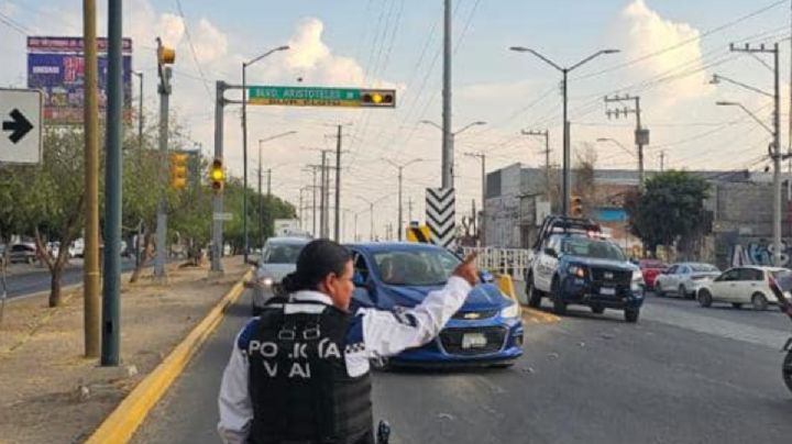 "Por aquí me mandó la app": da vuelta prohibida y choca con la oruga en León