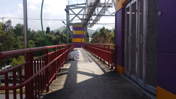 Elevadores inservibles del puente peatonal del  CRIT Tlalnepantla ponen en peligro a pacientes