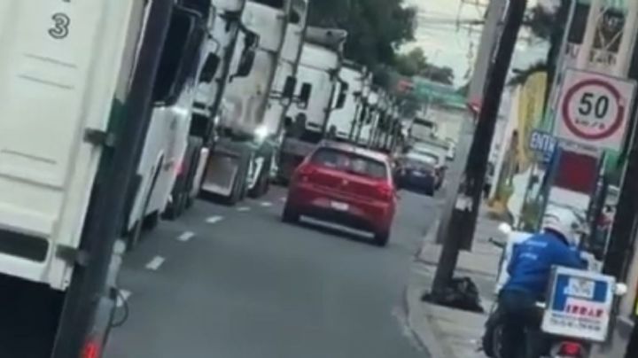 Despiden traileros a su compañero Alex, cortejo fúnebre conmociona en León |VIDEO