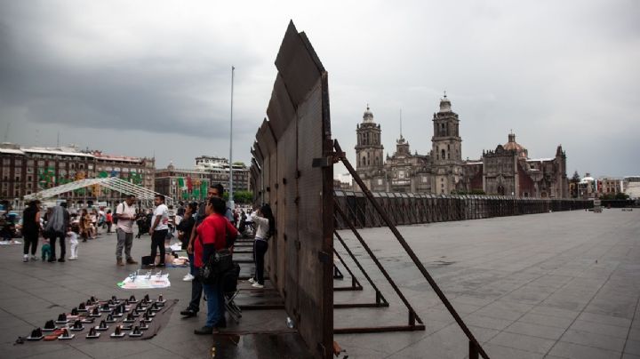11 años de Ayotzinapa: amurallan Palacio Nacional ante protestas