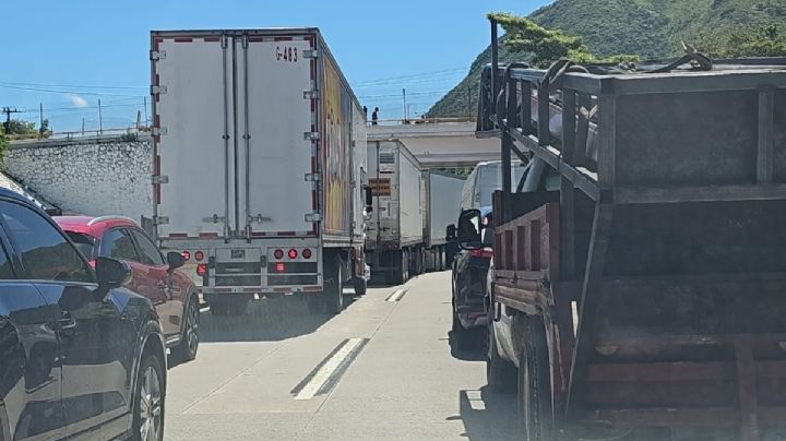 Bloquean la autopista del Sol para pedir seguridad 