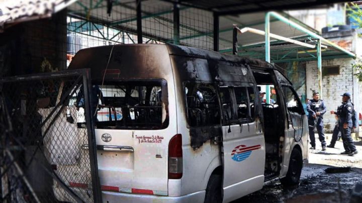 Delincuentes queman otra Urvan en Chilpancingo pese a operativos federales