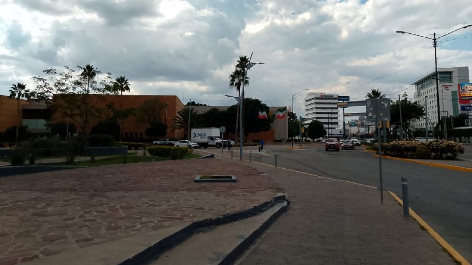 Cielo nublado por la zona norte de León, hoy a las 3 de la tarde.