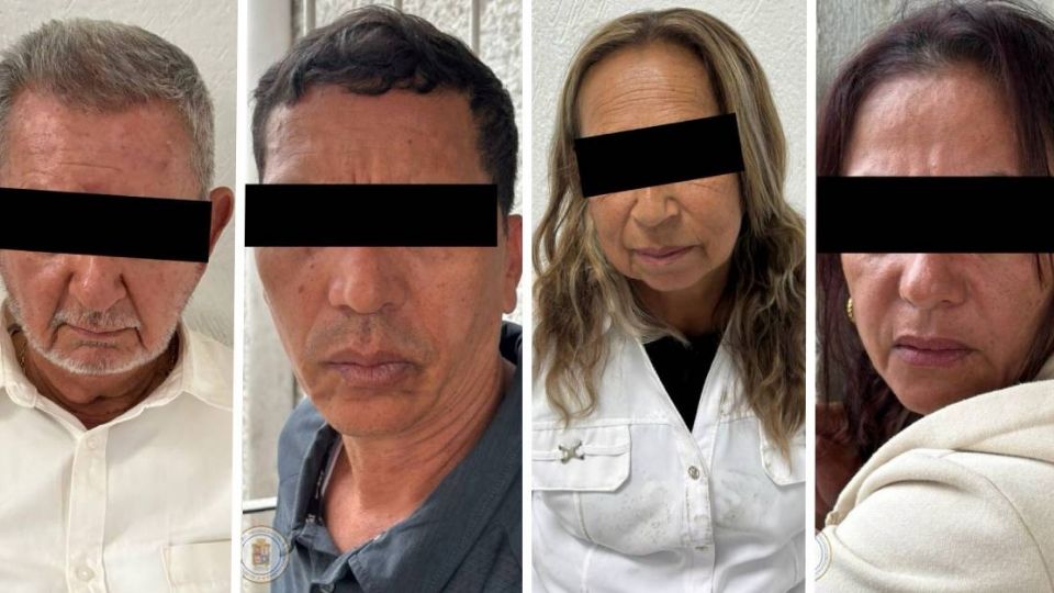 Al momento de la detención, policías les aseguraron a los detenidos dinero en efectivo, tarjetas bancarias, pasaportes y dosis de droga.