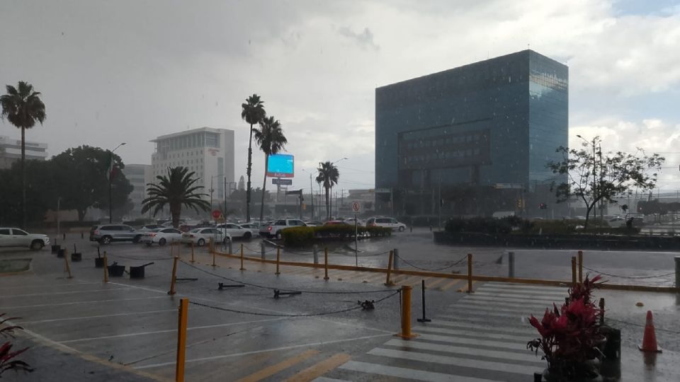 Fuerte chubasco ayer por la tarde en León.