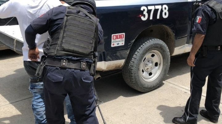 Lo cacharon robando, lo amarraron con una cadena y lo entregaron a la policía