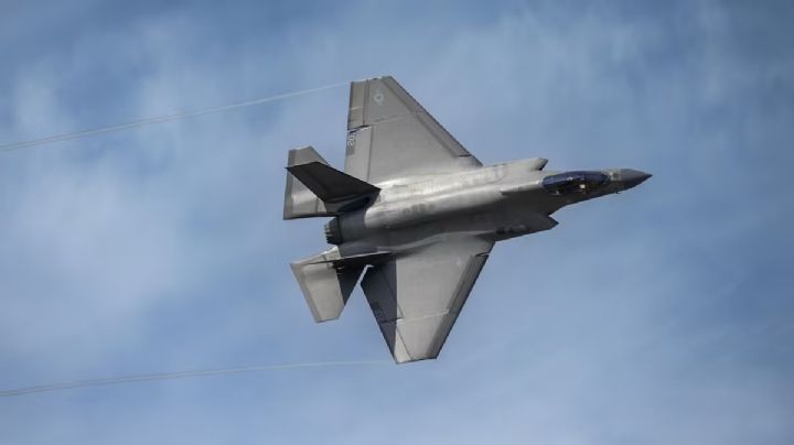 Trump oredena derribar aviones militares de Venezuela si se acercan a buques de EU