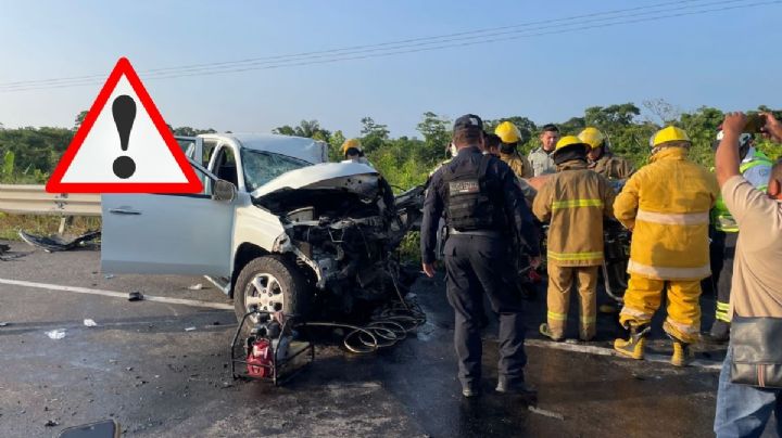 Tras choque, médico cirujano queda prensado en accidente carretero en Las Choapas