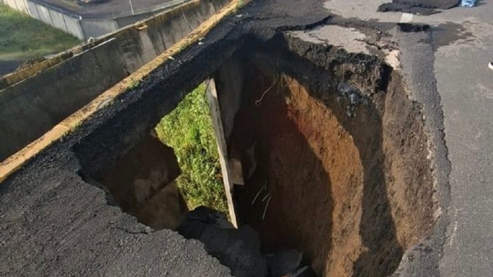 Tormentas causan socavón y deslaves en carreteras de Puebla