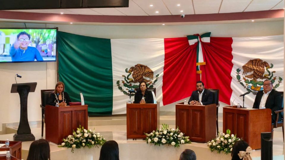 La alcaldesa entregó su primer informe de gobierno a integrantes del cabildo