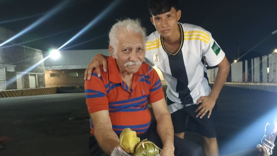 ”No me olviden, sigo aquí”, Francisco Basurto, tamalero desde hace 16 años en Veracruz