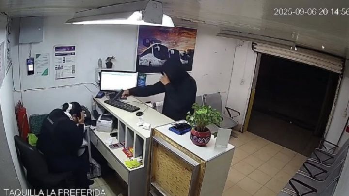 En menos de 15 segundos, roban más de 15 mil pesos a mano armada en Tulancingo | Video