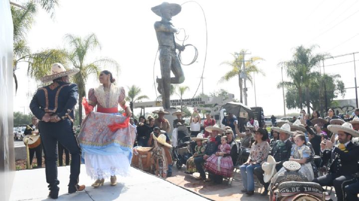 Estrena Irapuato una nueva escultura: “La Charrería”