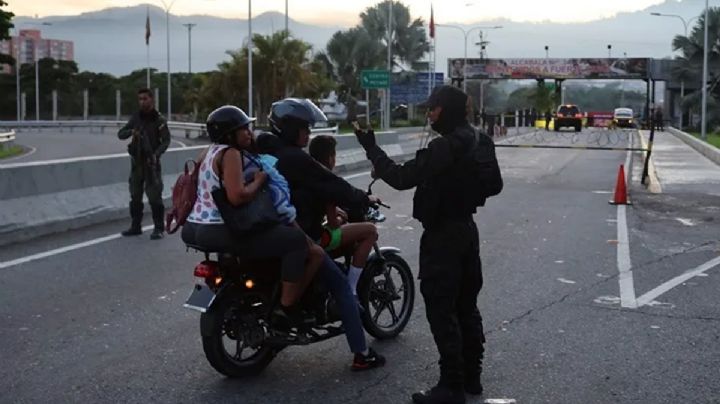 Detenciones, retenes y miedo; se intensifica la represión en Venezuela pese a caída de Maduro