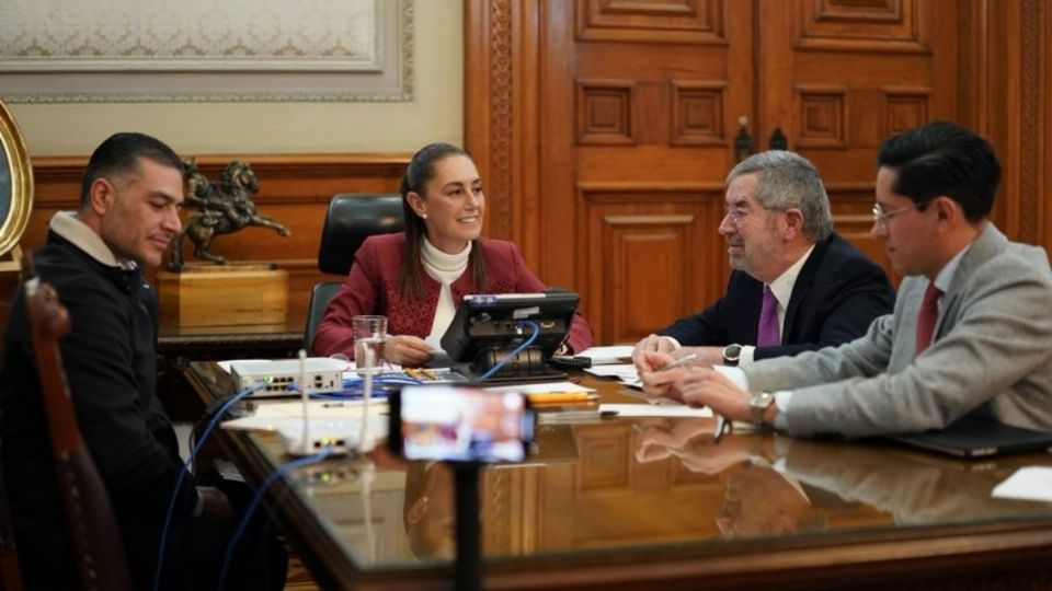 Aseguró que hablaron de diferentes temas, incluso sobre la seguridad con relación a las soberanías de ambos países