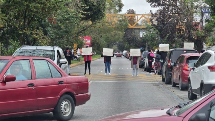 Protestan trabajadores del CAE Xalapa; cierran la avenida Ruiz Cortines hoy 13 de enero