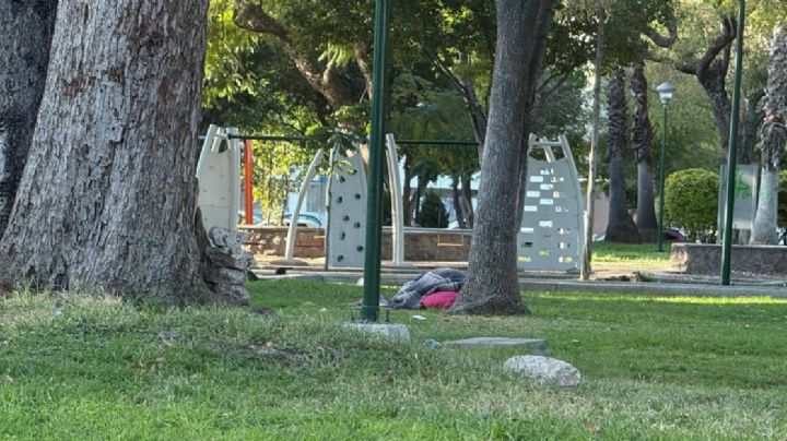¡Durmiendo a 4 grados en el Parque Hidalgo en León!