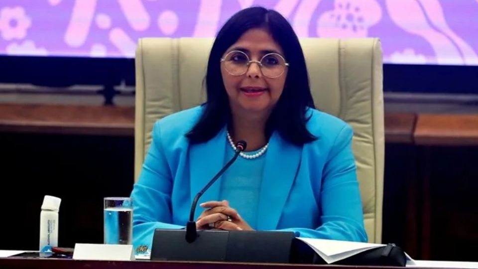 De acuerdo con el informe, su vínculo con la ahora encargada de Venezuela, les benefició a Yussef y hermanos a obtener contratos masivos en áreas sensibles.