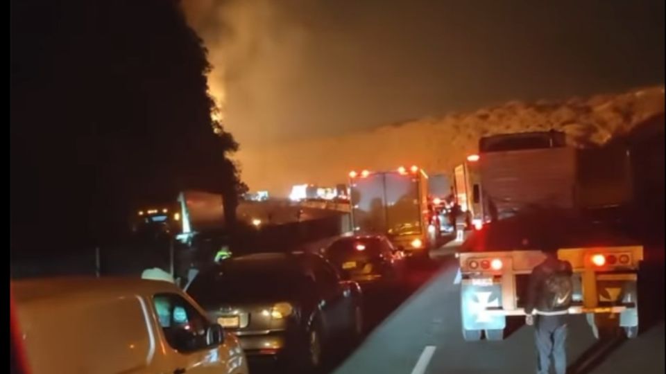 Hay movilización del cuerpo de emergencias y afectación vial con dirección a la CDMX, a la altura de Tepeji del Río