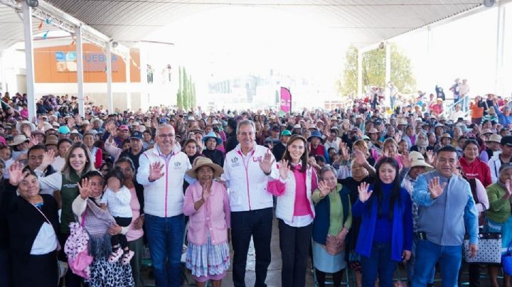 Entregan Pepe Chedraui y MariElise Budib cobertores en San Miguel Canoa