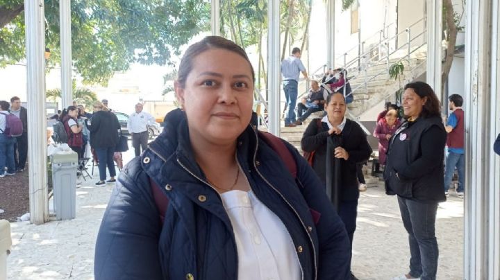 Victoria Santillán tuvo que manifestarse para recibir su quincena como enfermera en Centro de Salud de Manlio Fabio