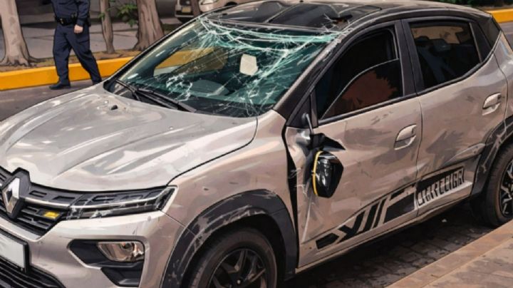 Conductor de automóvil resulta ileso tras volcadura en Azcapotzalco