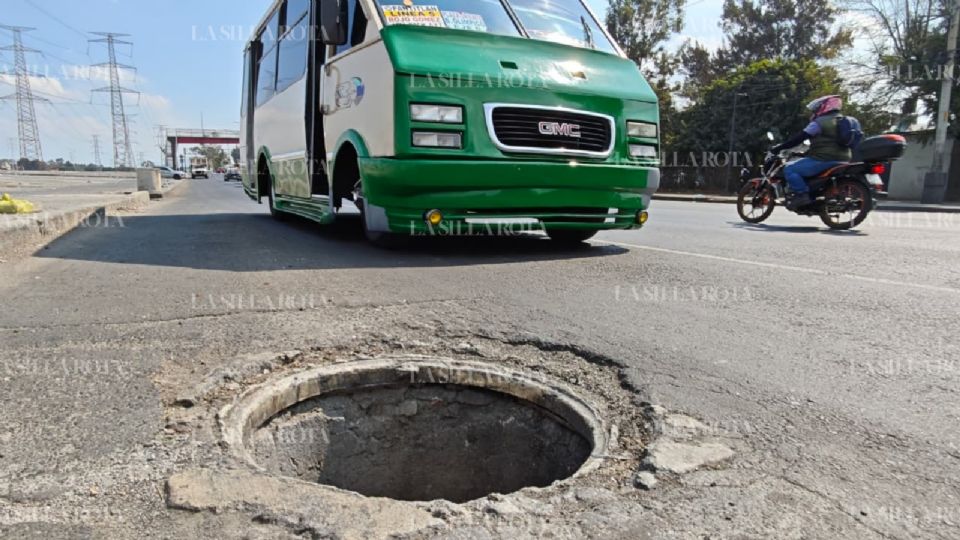 Drenaje obstruido y aguas negras inundan a capitalinos