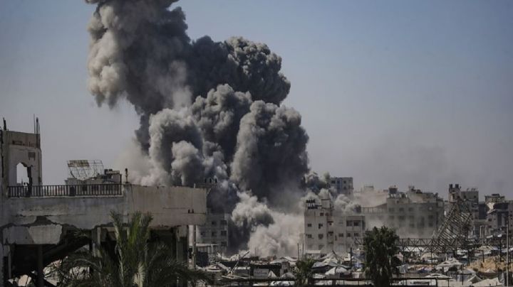 Israel bombardea edificios evacuados en el sur del Líbano, acusando a Hizbulá de utilizarlos