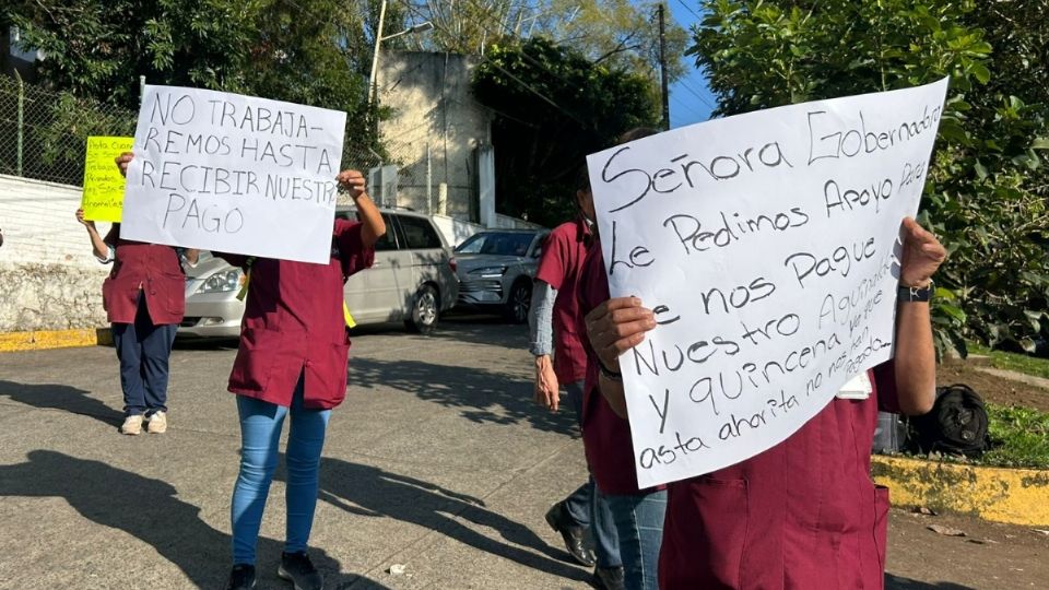 LEIH debe aguinaldo y salarios a trabajadores de limpieza de hospitales de Veracruz, protestan en Xalapa