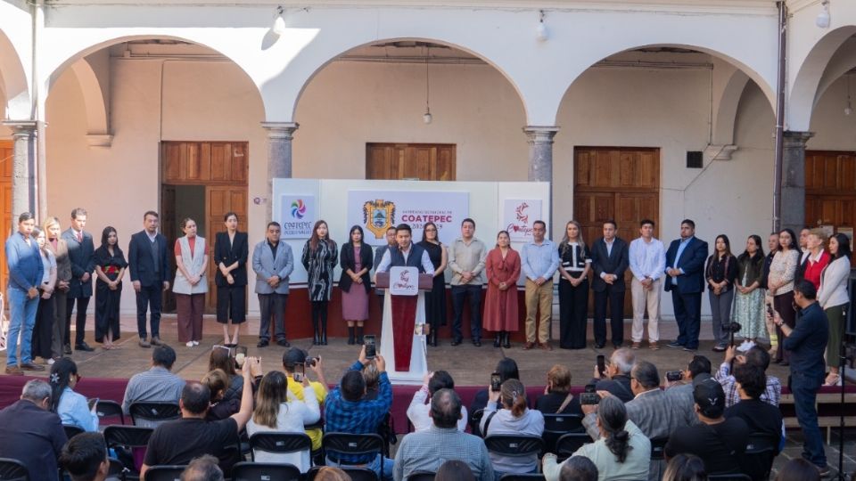 Ellas y ellos son los nuevos directores y funcionarios del Ayuntamiento de Coatepec 2026-2029