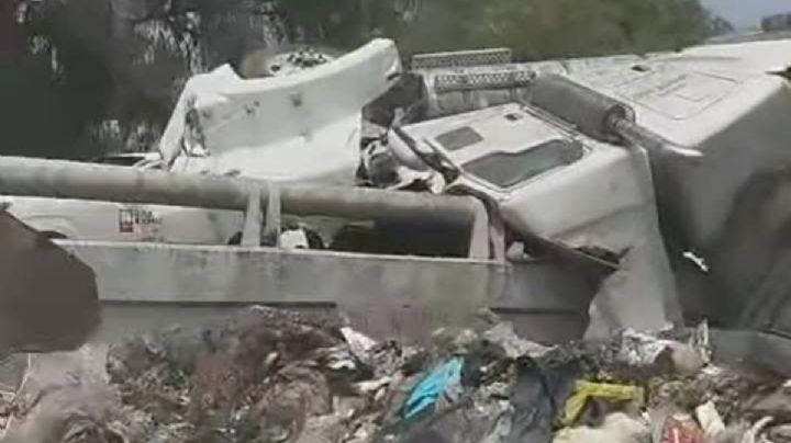 Caos vial en Periférico Norte tras volcadura de tráiler con 40 toneladas de basura en Nicolás Romero