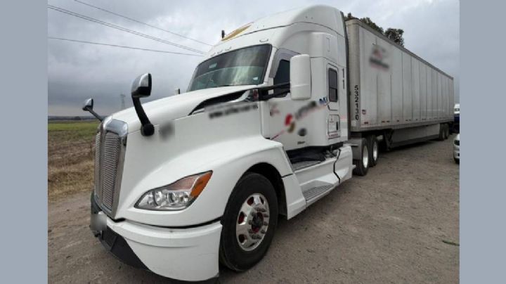Recuperan tráiler con ropa valuada en 5 millones de pesos, hay un detenido