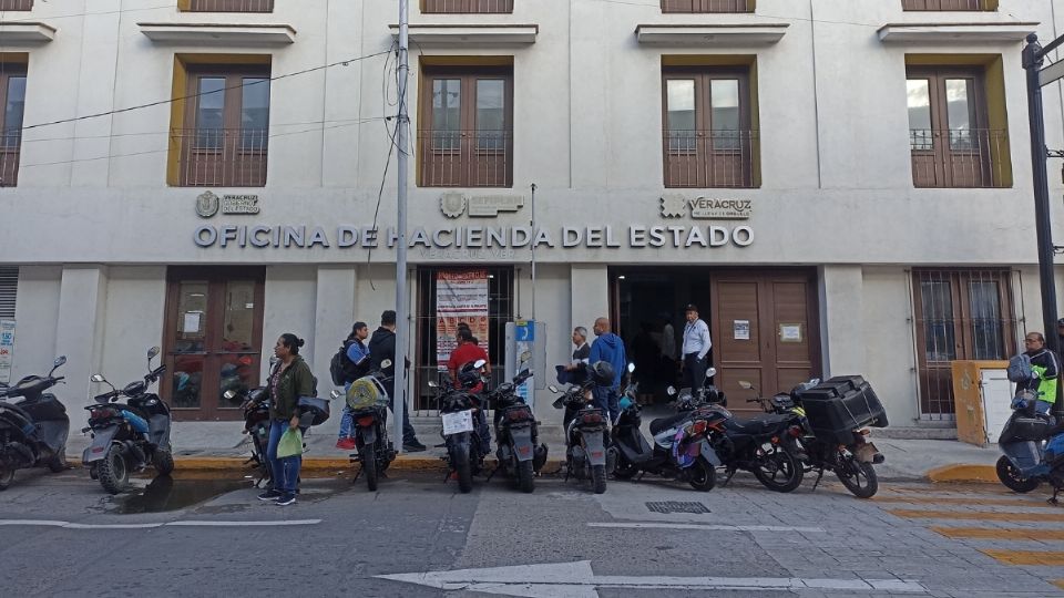 Reemplacamiento Veracruz: Contratan personal para Oficinas de Hacienda con sueldos de hasta 13,600 pesos