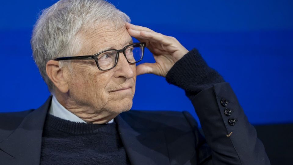 Bill Gates impulsa alianza con OpenAI en Davos para salud con IA en África