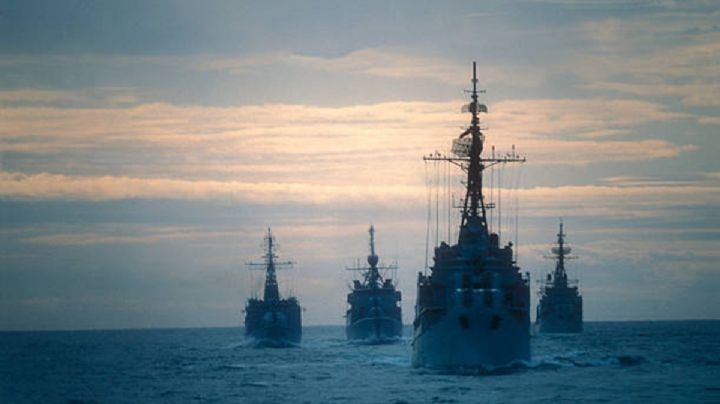 Trump anuncia "enorme flota" de Estados Unidos cerca de Irán y aviva las tensiones