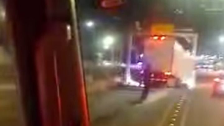 Cierran Malecón del Río, se atora tráiler