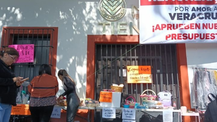 Protestan trabajadores del Fondo del Futuro por falta de pago de quincena en Veracruz
