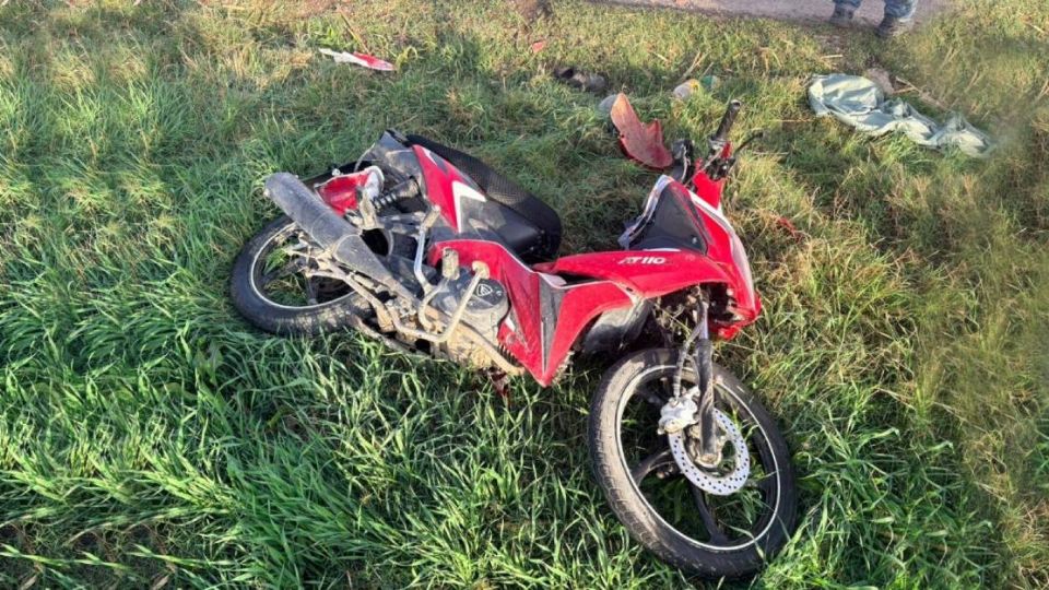 En el choque la conductora de la motocicleta murió, una menor sufrió amputación de una pierna y otra más resultó lesionada.