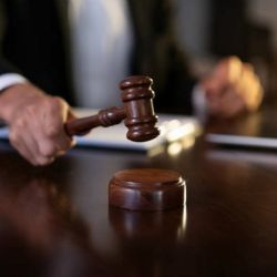 Naranja es el color de la indignación: Carta abierta a los jueces que nos fallan