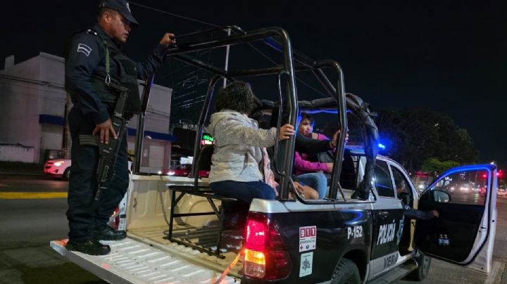 Patrullas trasladan a personas a sus casas tras paro de camiones en Veracruz–Boca del Río