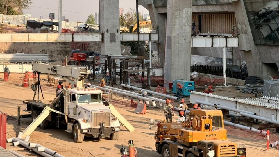 Trabajos a unos días de que se inaugure la estación terminal Observatorio del Tren México-Toluca