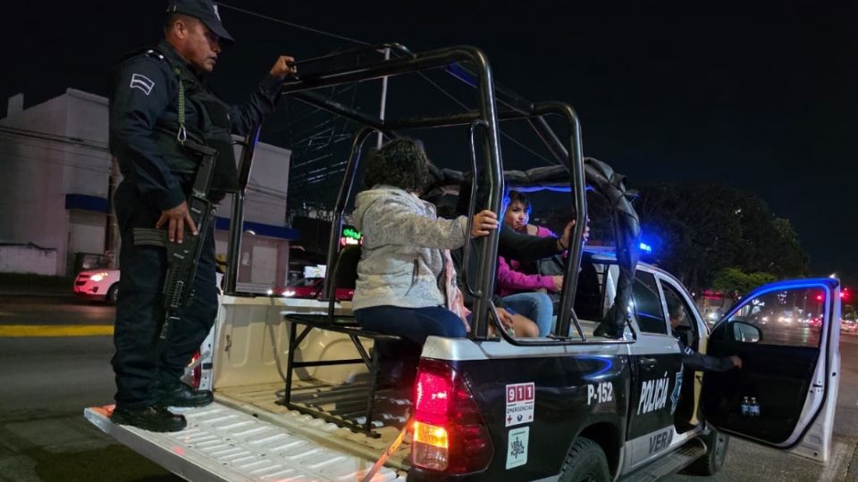 Patrullas apoyan a usuarios tras paro de transporte público por aumento del pasaje en Veracruz–Boca del Río