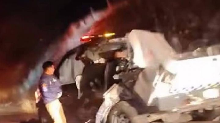 Policía estatal muere en choque de patrulla con camión de jornaleros