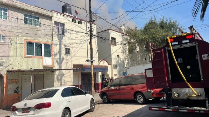 Bomberos controlan incendio en bodega de reciclaje en la Venustiano Carranza