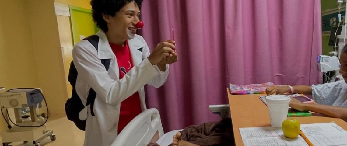 Con risoterapia, Fredo Colofredo y Doctor Skromchi transforman habitaciones de hospitales